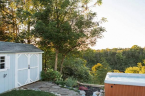 The Vue - Nestled by Roblin's Lake with a Hot Tub